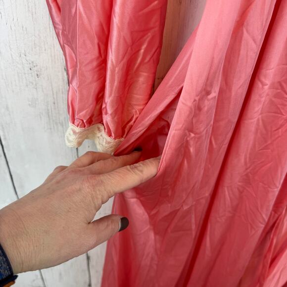 VTG 60’s Miss Elaine Coral Lace Trim Long Robe Nightgown Size Petite USA - Picture 11 of 16